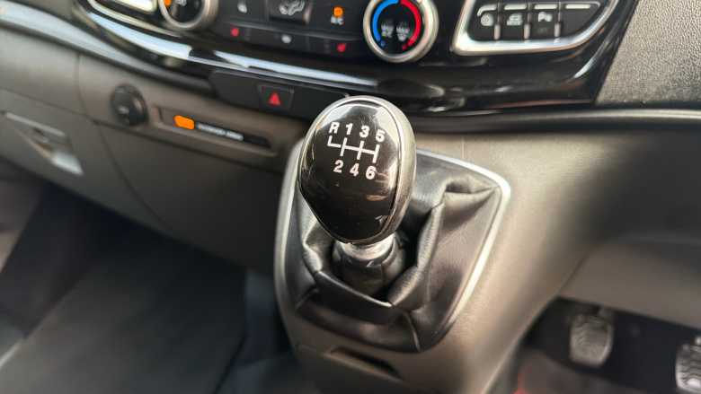 Ford Transit Custom 300 L2 Diesel Fwd 2.0 EcoBlue 130ps Low Roof D/Cab Limited Van